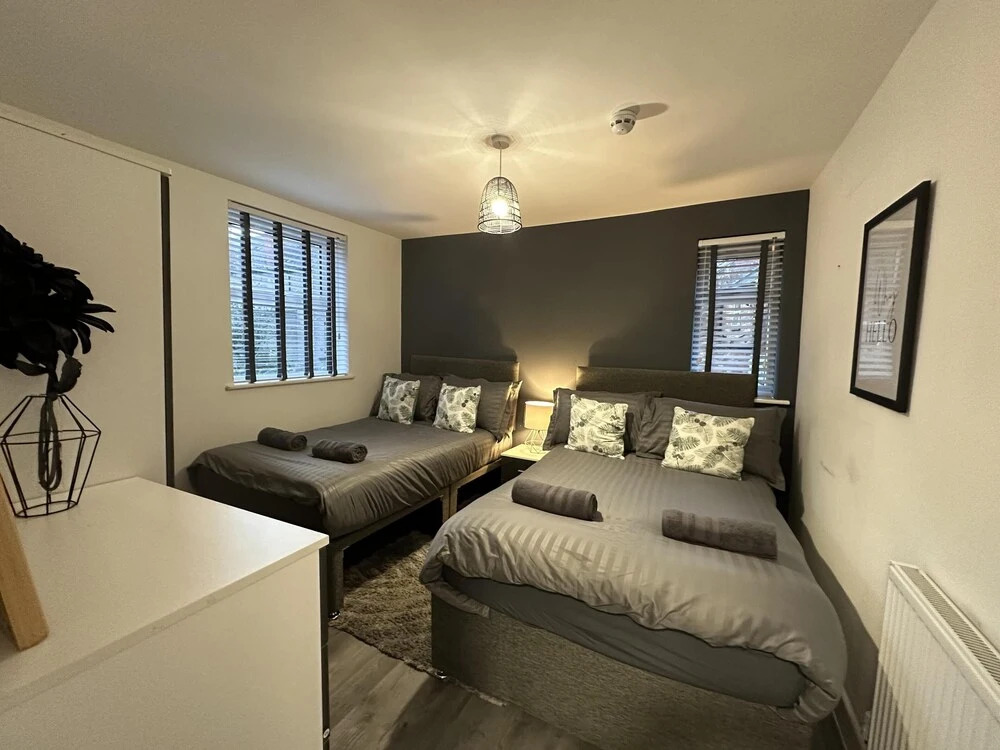 6 Bedroom 5 Shower rm House in Central Nottingham