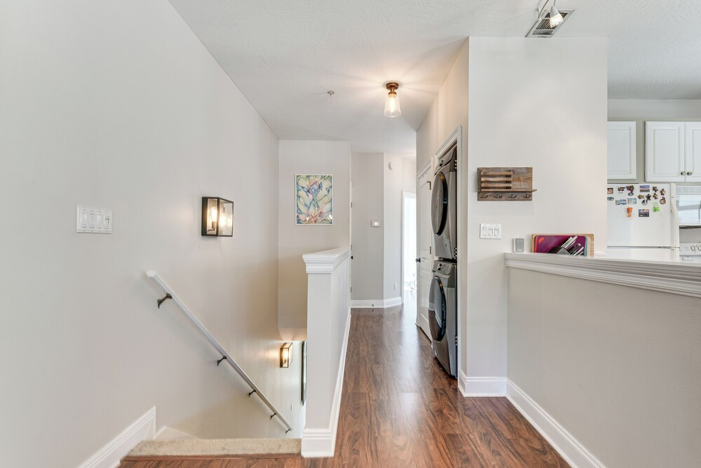 Walkable Dtwn Fort Walton Beach Condo w/ Balcony