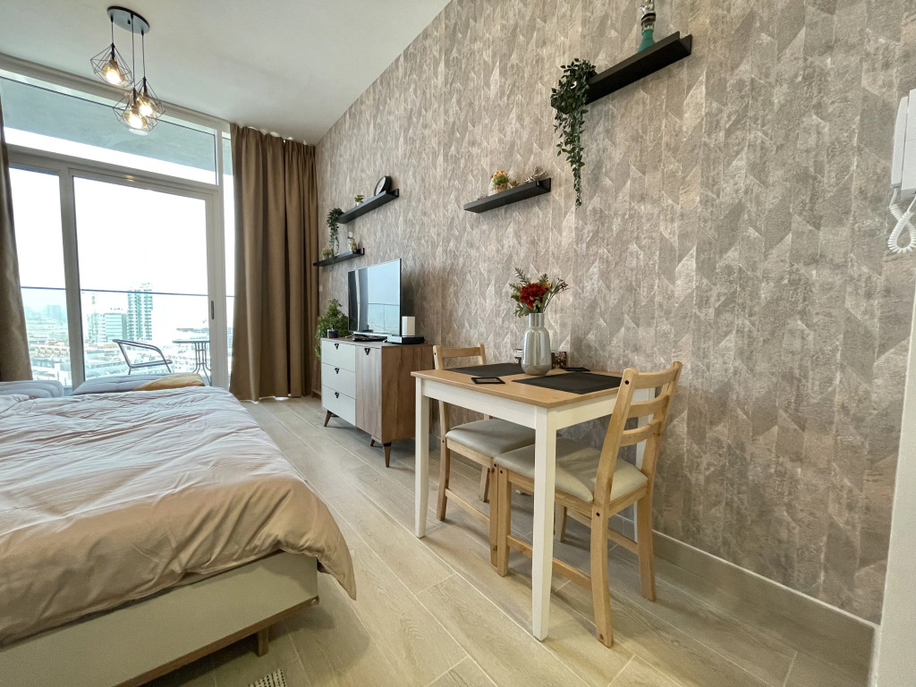 Spacious & Cute Studio with Balcony