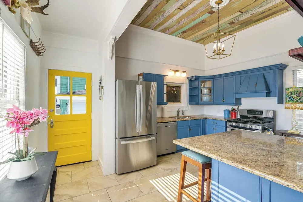 1/2 Mi to Beach! Historic Family Home in Galveston