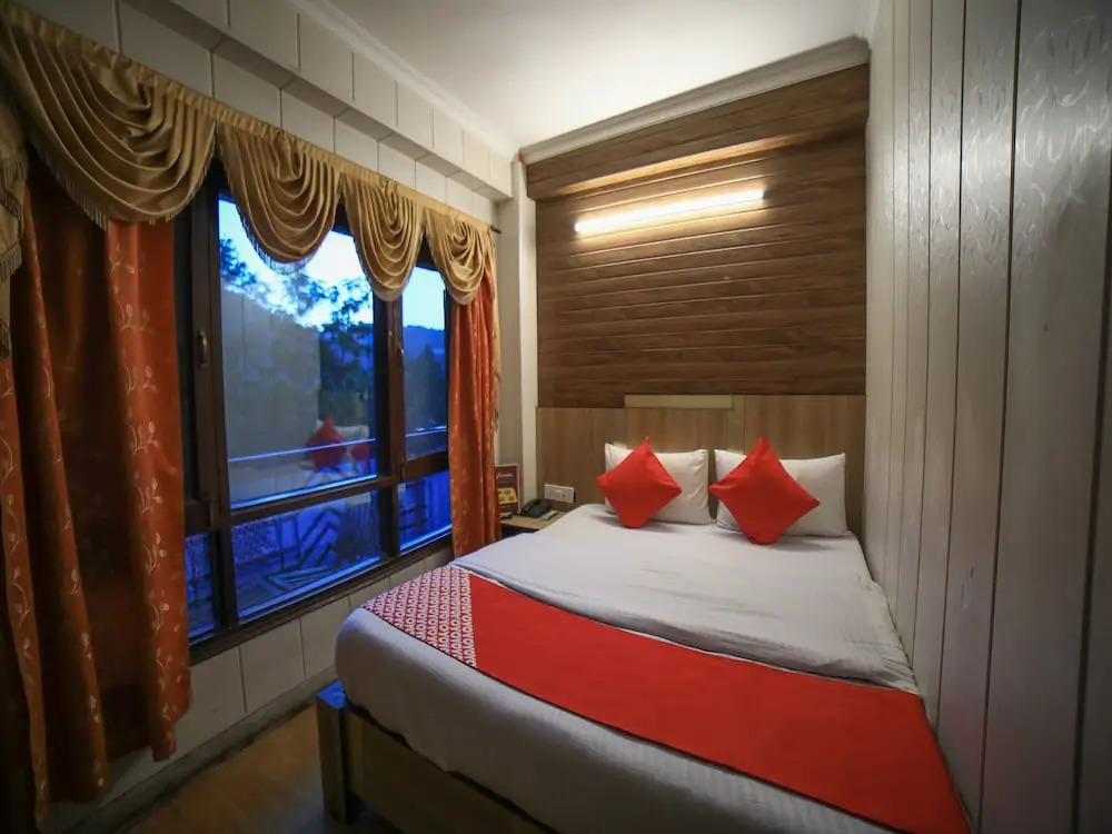 OYO 16801 Paradise Regency