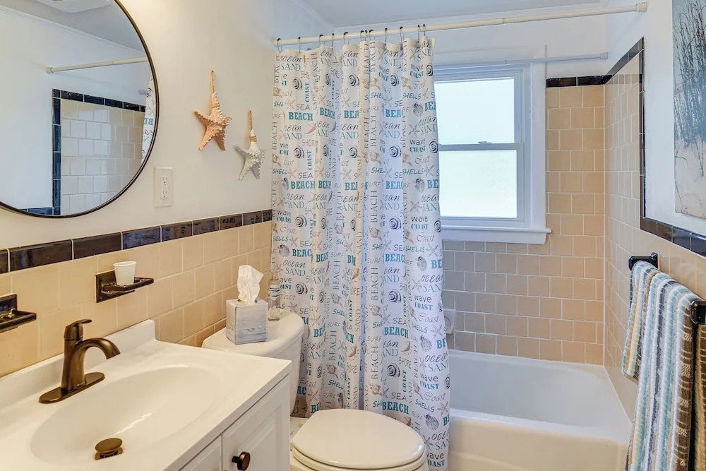 < 1 Mi to Craigville Beach: Home w/ Patio & BBQ