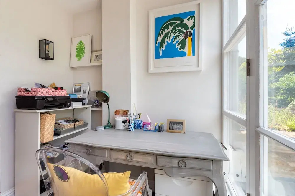 Comforting Clapham Home By The Overground Station