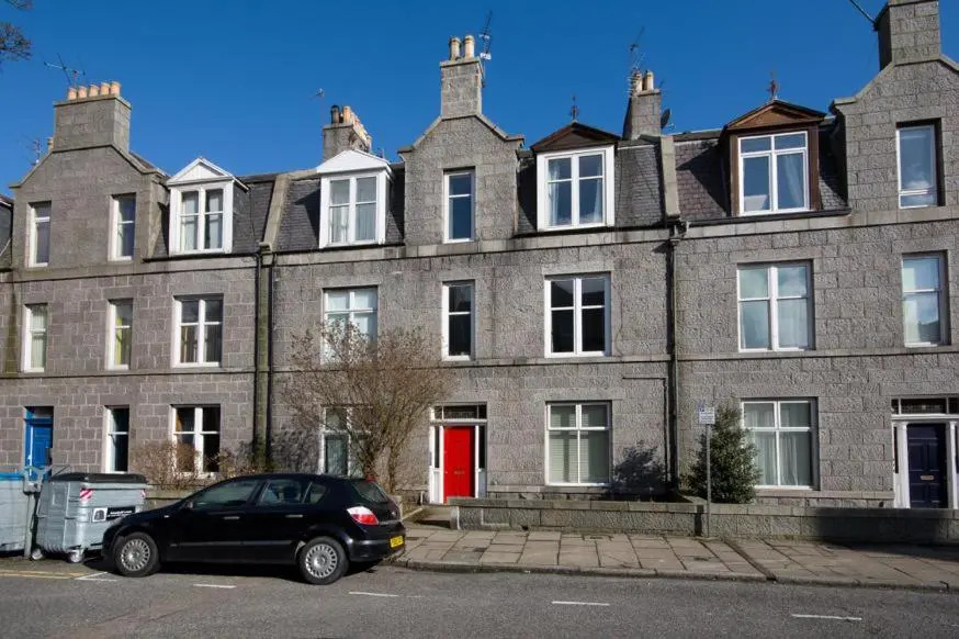 Cosy 2 Bedroom Central Apartment - Free Parking, Free WiFi