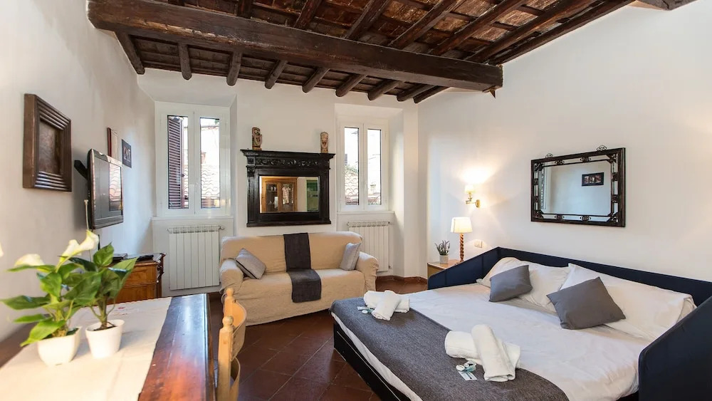 Rental in Rome Scala Studio