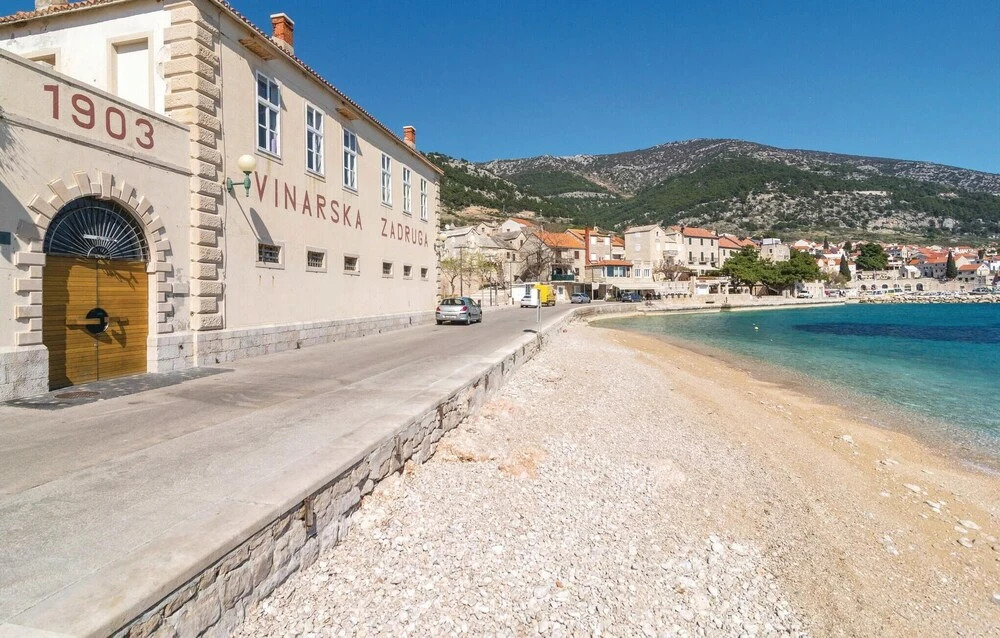 Amazing Home in Bol With 5 Bedrooms, Jacuzzi and Wifi