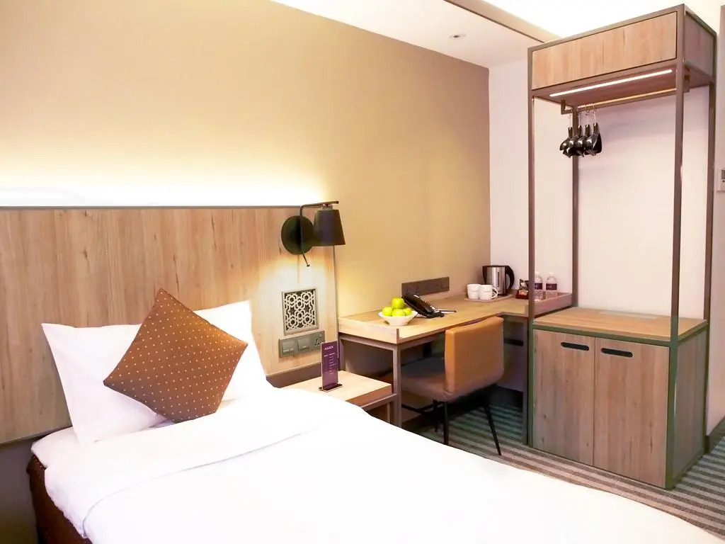 Отель Dash Living Rochor