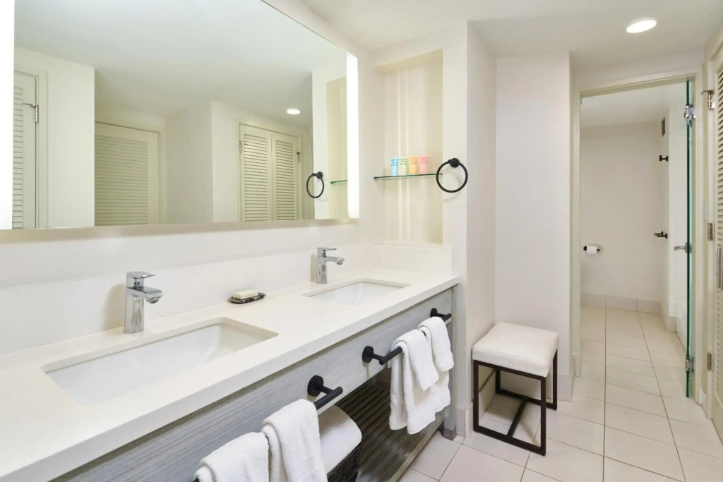 Kaimana Beach Hotel