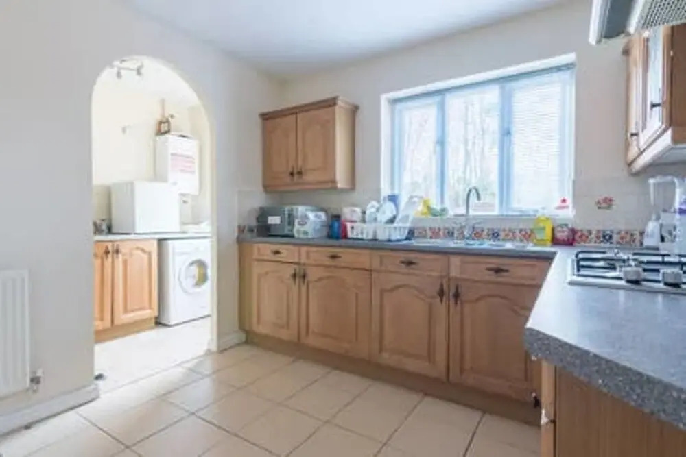 Modern 4 Bedroom Detached House in Cardiff