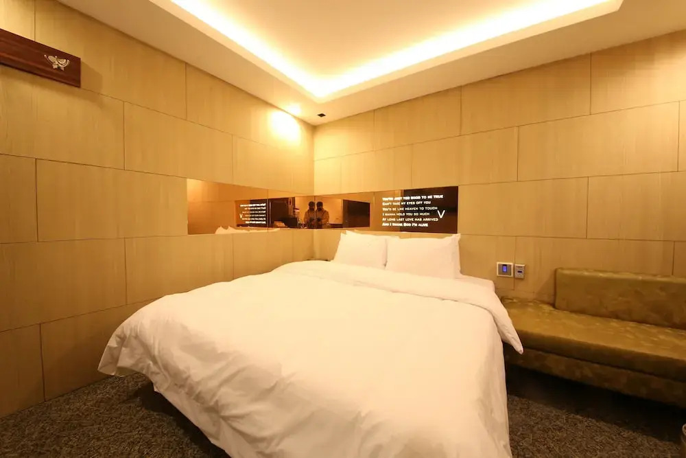 Moonbay Hotel