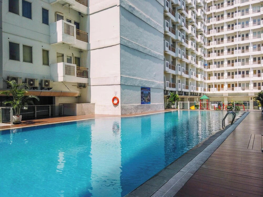 Homey And Comfy 2Br Sentul Tower Apartment