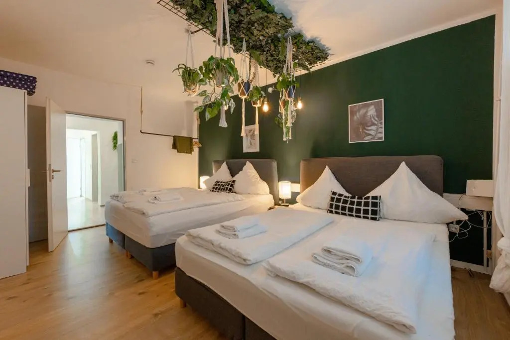 Stay Awesome - Urban Jungle Apartment in Wilhelmshöhe