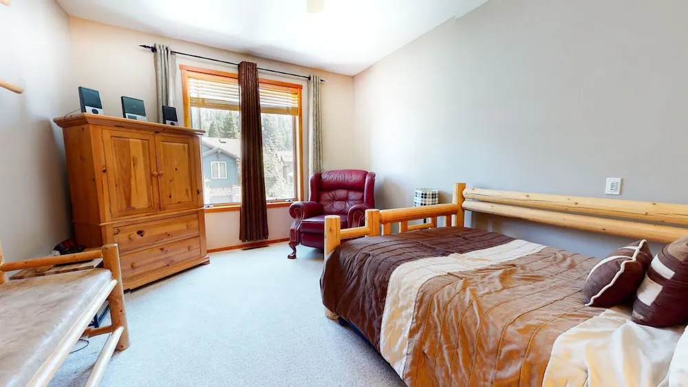 Snowcreek #991 3 Bedroom Condo