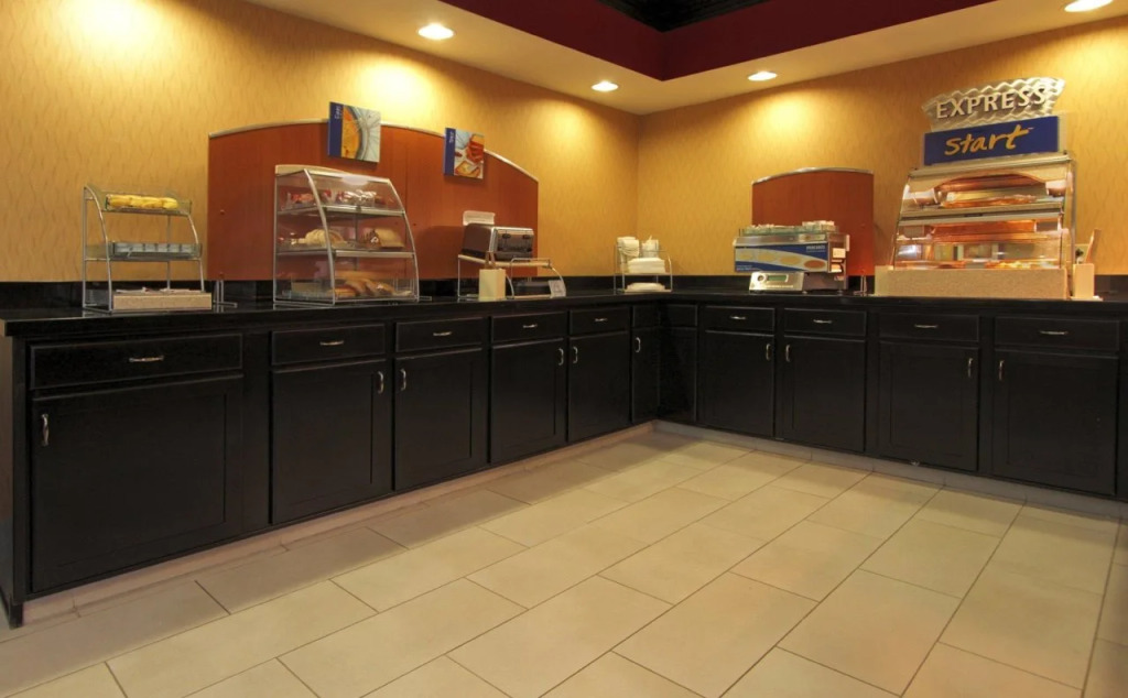 Holiday Inn Express Hotel & Suites Defiance by IHG