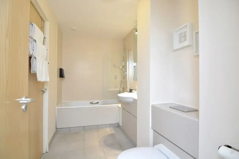 Brightleap Apartments - Silbury View