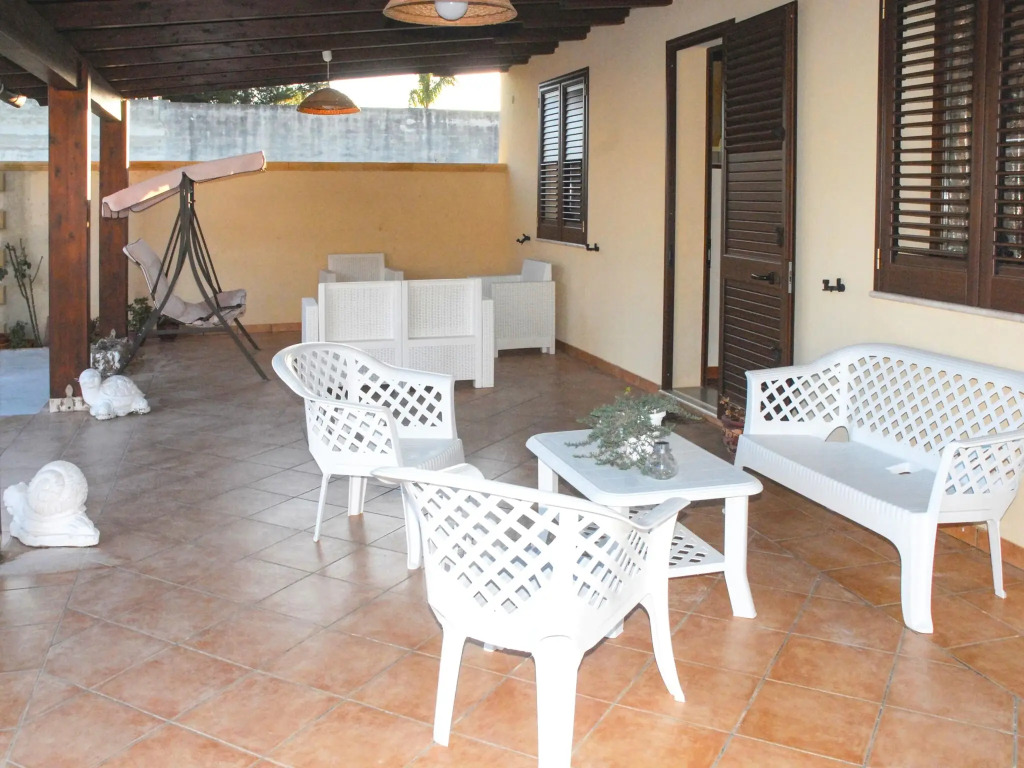 Air-conditioned villa with swimming pool 900 meters from the sea