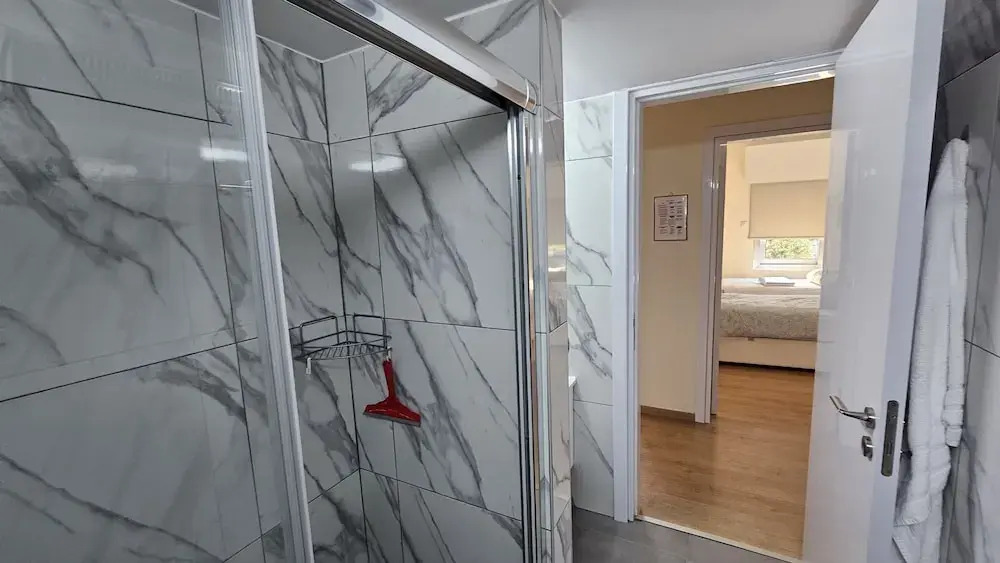 126 Nic- Stay Homiesuite Apartment