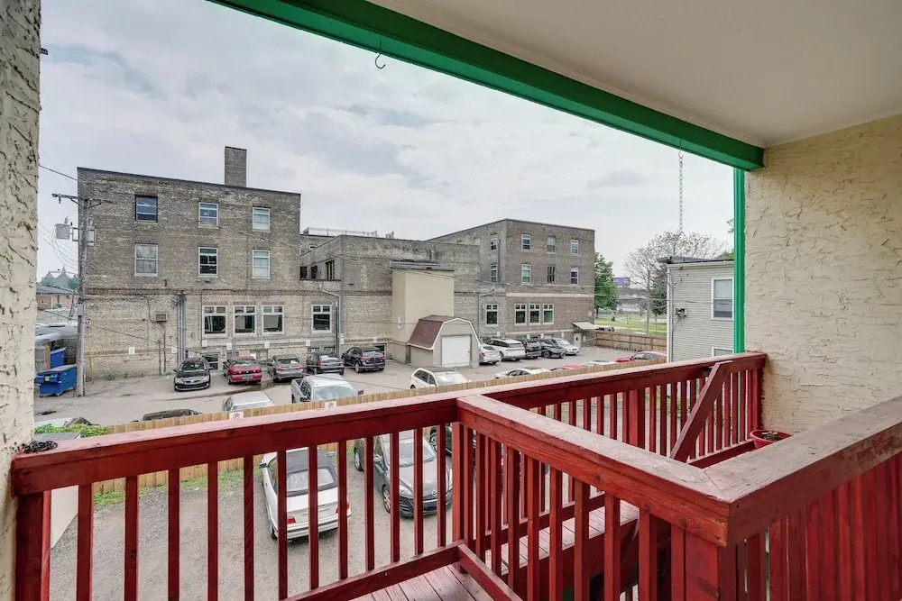 Bright Minneapolis Apartment - 1 Mi to Downtown!