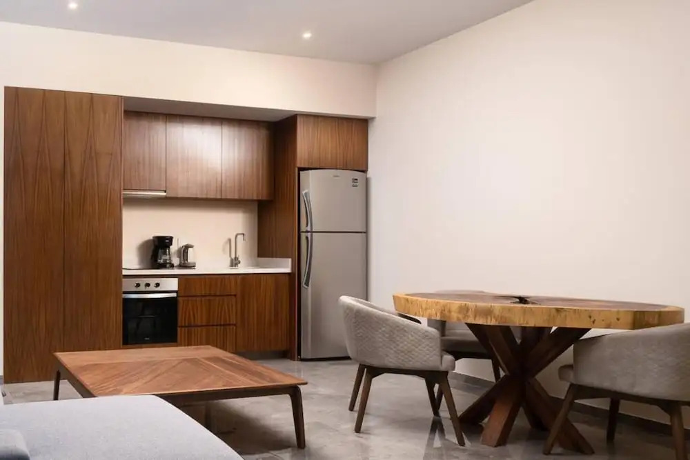 Light Filled And Stylish Studio Private Balcony Pool View Free Shuttle to the Beach Club Gym
