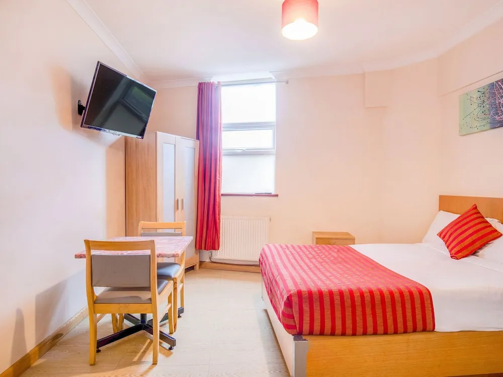 Comfortable Studio in London With Balcony