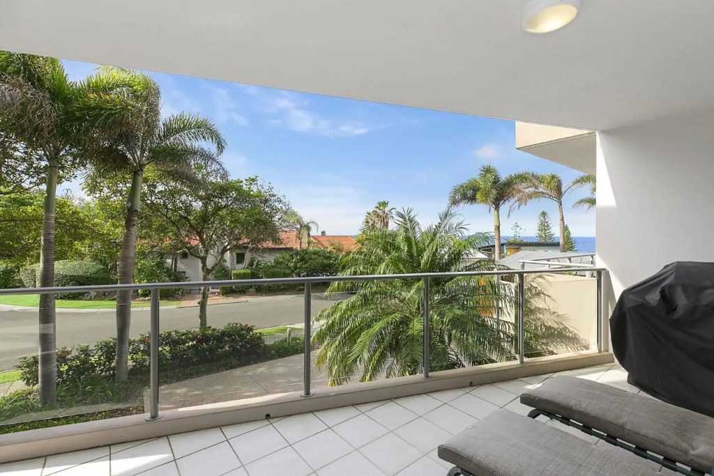 Unit 3 21 Park Generous and Comfortable Beachside Abode