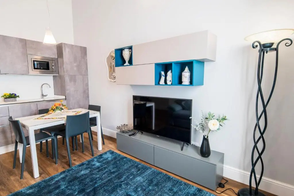 Oltrarno Lily Suite