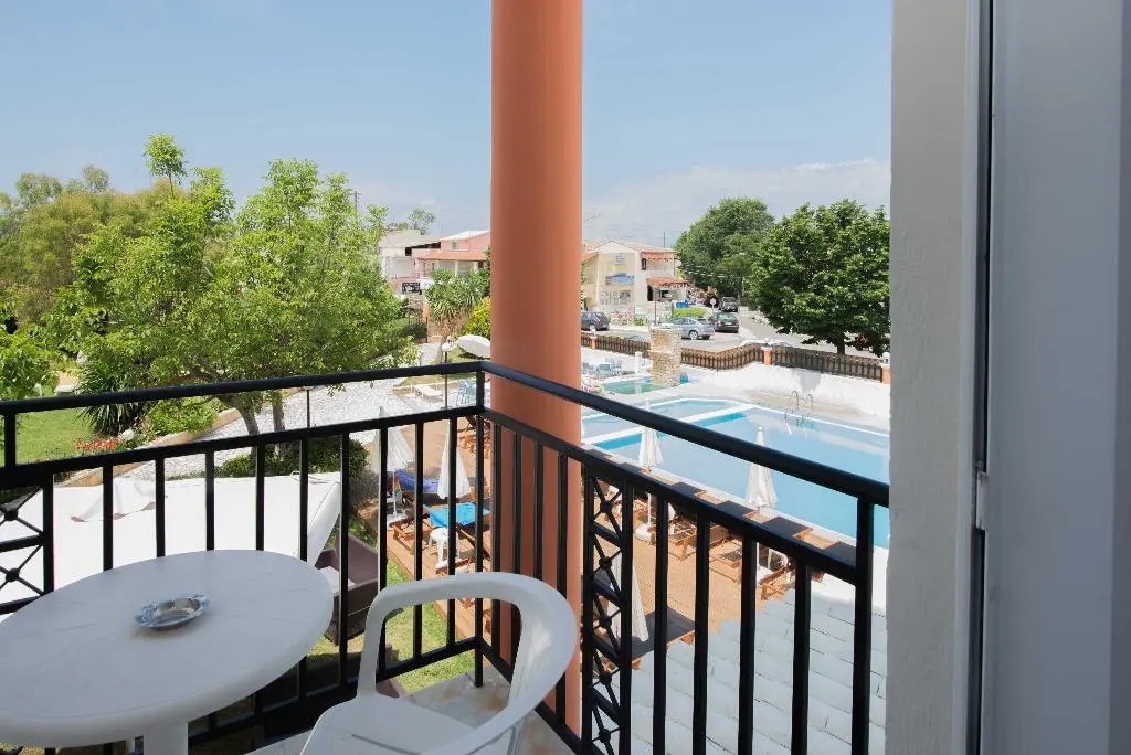 Silver Beach Hotel And Annexe Apartments