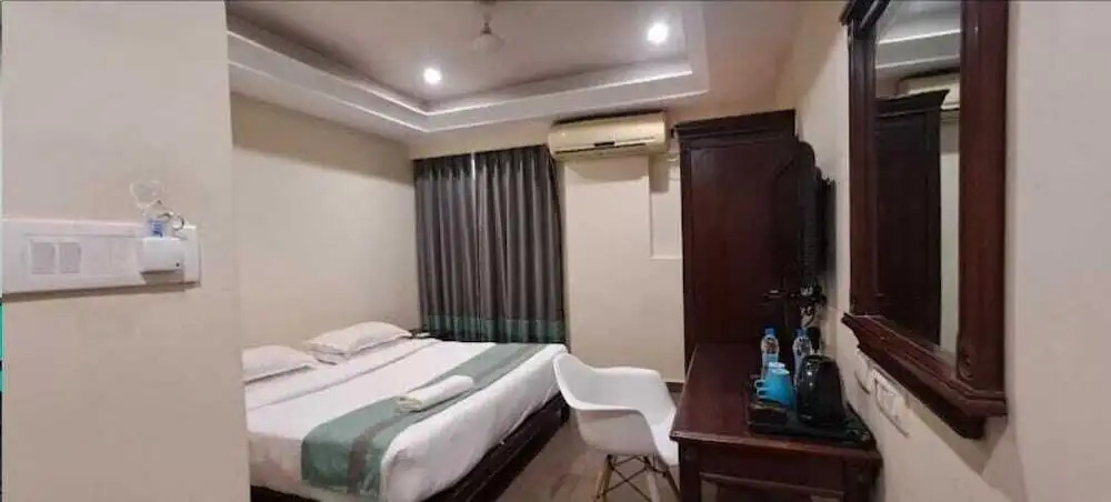 THE CENT HOTEL