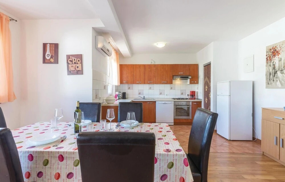 Stunning Home in Banjole With Wifi and 5 Bedrooms
