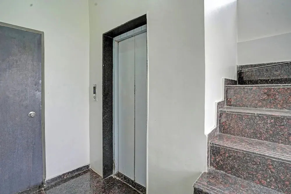 Fabhotel Royal Inn I