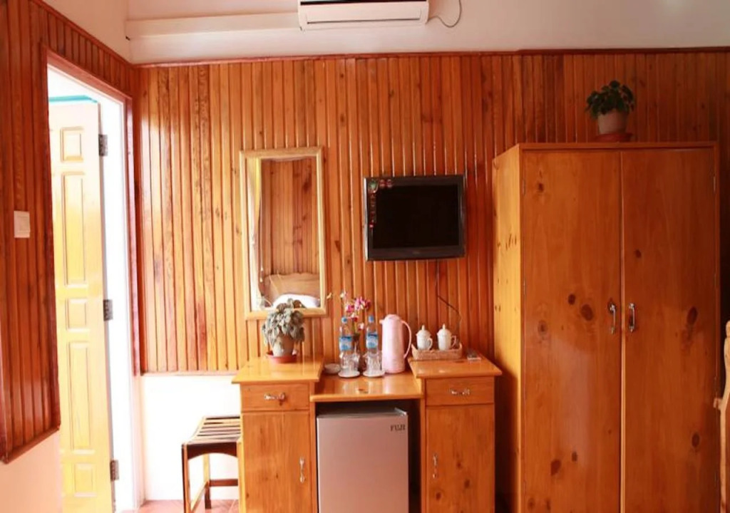 Pine Breeze Hotel
