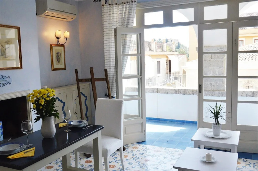Nice Apartment in Corso Umberto: main center of Taormina!!