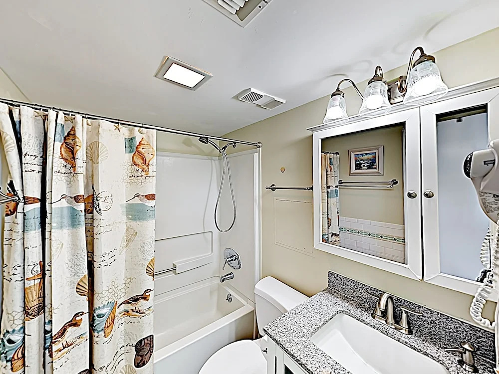 New Listing! Oceanfront Condo W/ Pools & Hot Tubs Condo