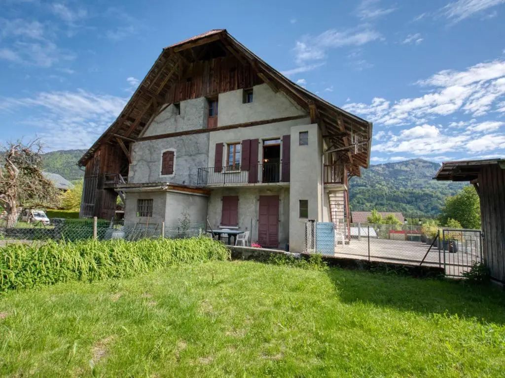Maison mitoyenne familiale avec 2 appartements - idéal grande famille - FR-1-642-13