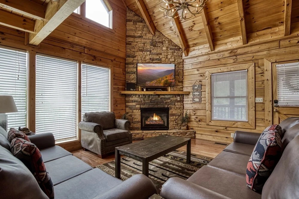 Ern813 - Heavenly View- Great Location! Close To All The Action! 6 Bedroom Cabin by RedAwning