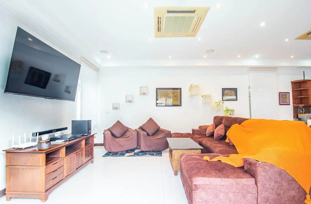 Seaside Villa 3 Pools, 2 mins walk to beach