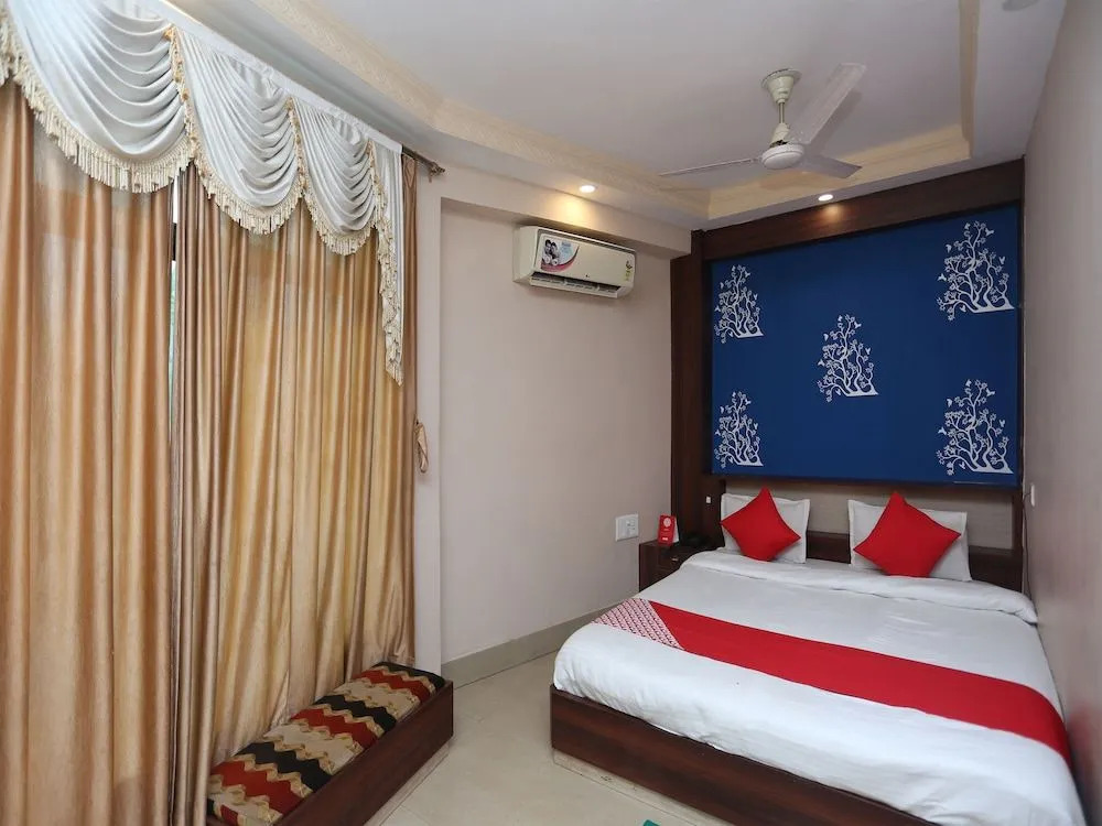 OYO 28314 Hotel Larica