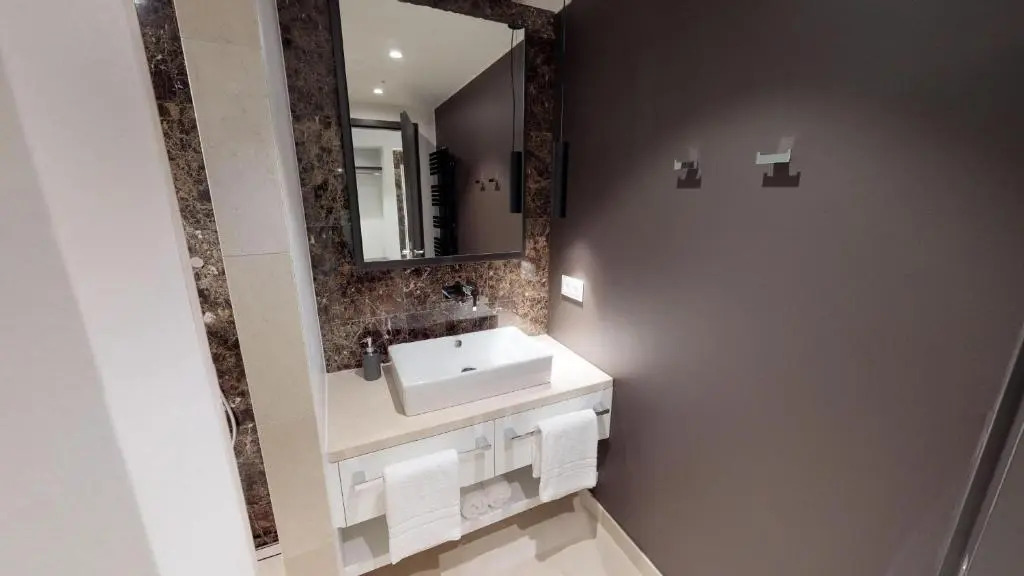 White Pearl Apartment 1.15