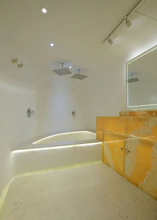 Luxurious Oceanfront Penthouse with Private Pool