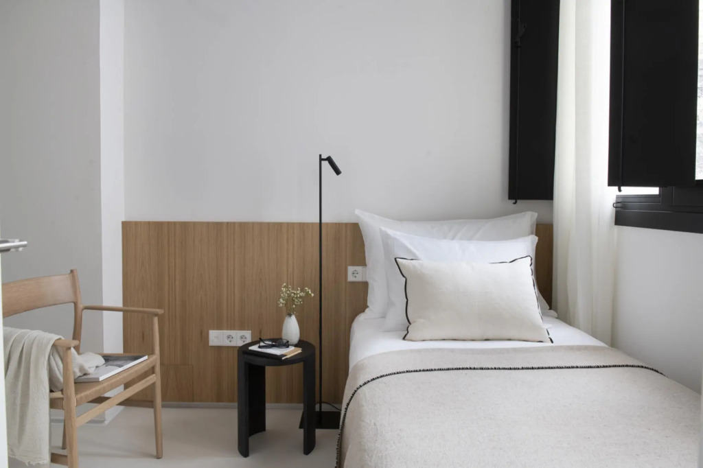 High standing apartments in El Gótico with 3 bedrooms and 2 bathrooms, all of them en suite.
