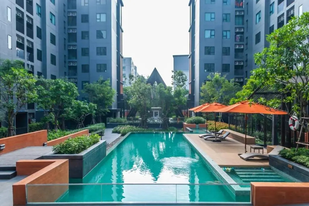 1BR Mountain/Pool View at Central festival mall.