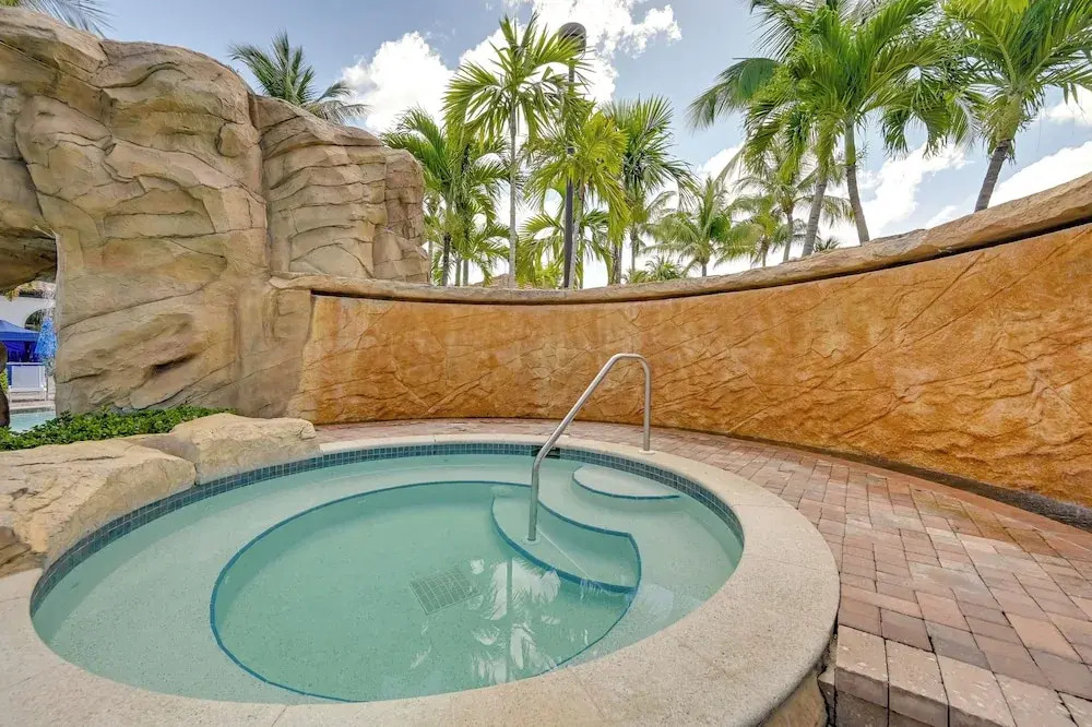 Luxe Naples Bay Resort Condo: Near Fifth Ave!