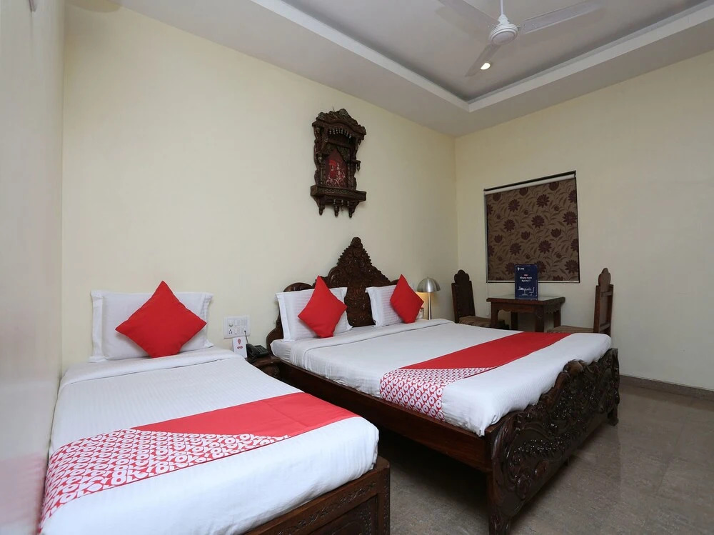 OYO 10453 Hotel Paradise