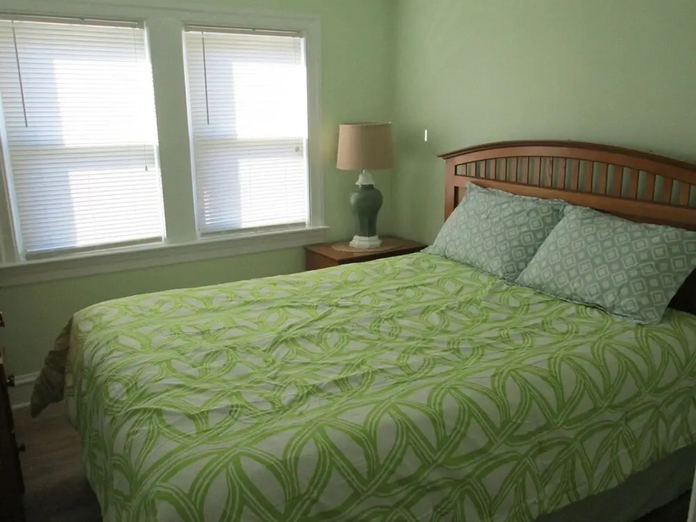 Ww242 East Hand Avenue, 2nd Floor