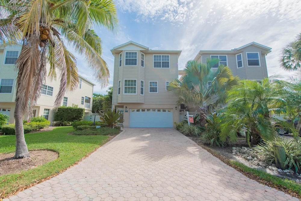 Quiet Palms Apartment 3