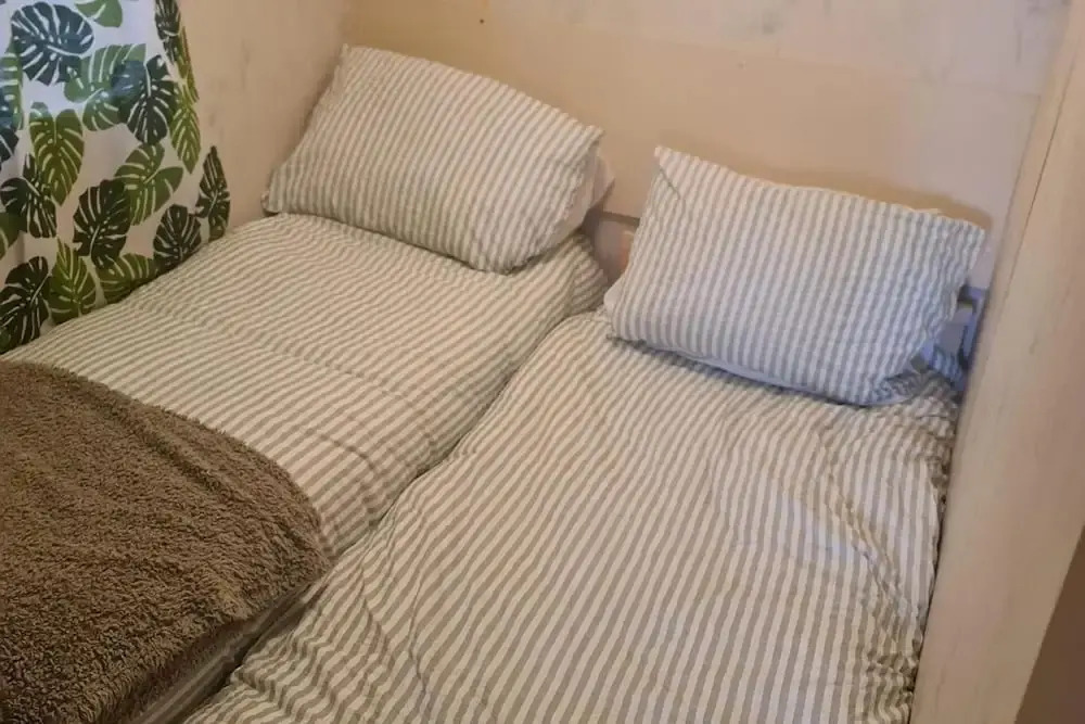 Cozy Cardiff Cabin Retreat Sleeps 6 by Aimee