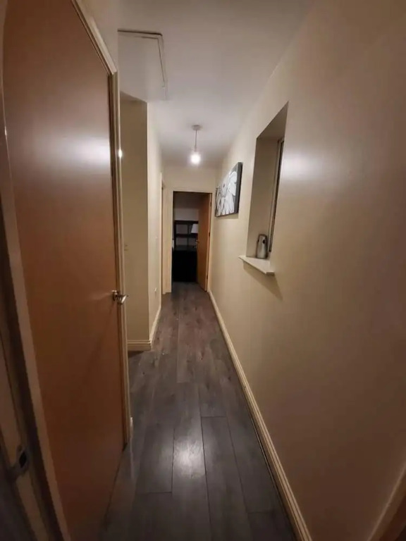 Lovely 4 Bedroom Home With Private Parking