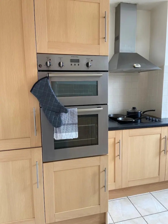 Central Location - 2 Bedroom Apartment