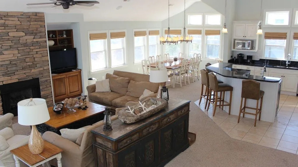 The Black Pearl - 5 Br home by RedAwning