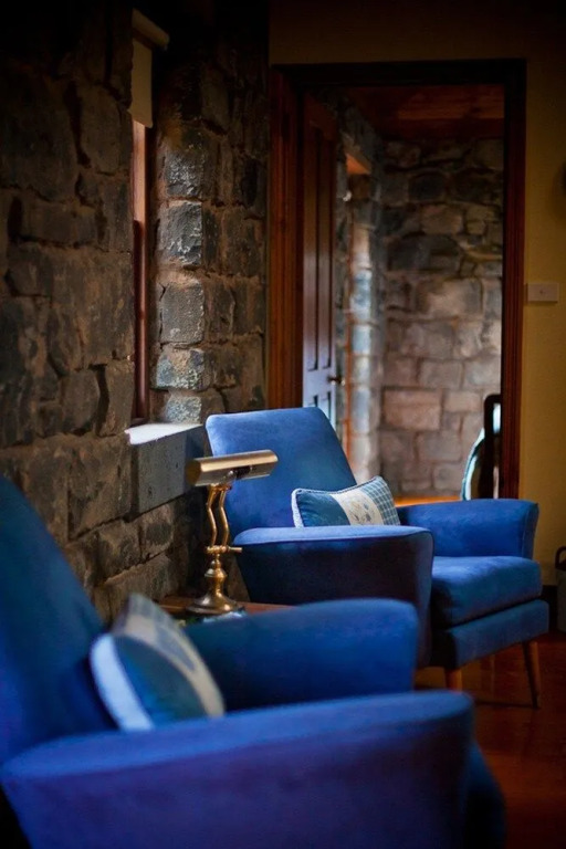 Breakfast Creek Cottage - Central bluestone cottage
